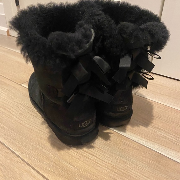 Black Bailey Bow Uggs - Picture 2 of 3